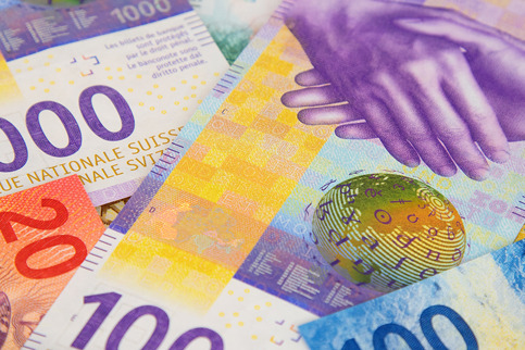 20230329 Banknoten Finanzen Steuern 1600X571px